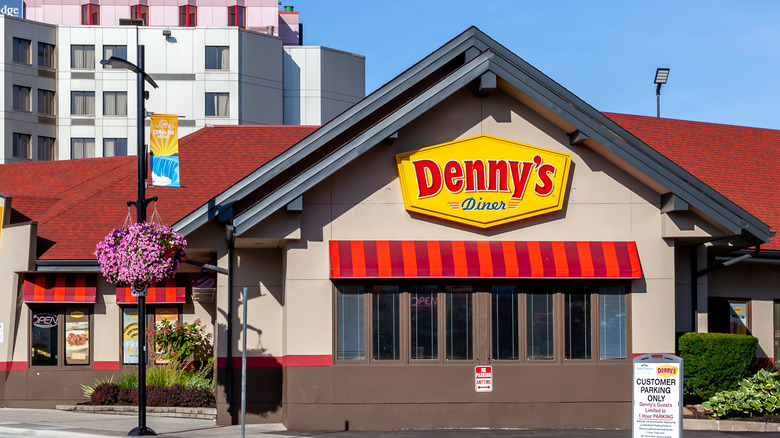 Denny’s #9552, S Clovis Ave EBT Restaurant